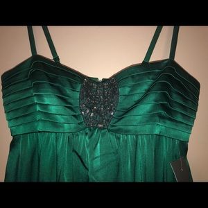 NEW NWT BCBG MAXAZRIA GREEN MINI DRESS SIZE 2